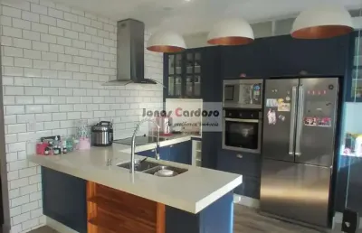 Sobrado a venda no mogi moderno com salão de festa, 3 quartos sendo uma suite com hidromassagem e closet, 2 vagas coberta. r$:700 mil. mogi das cruzes
