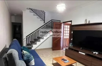 Casa à venda na vila oliveira em mogi das cruzes. com 3 quartos, 1 suíte, 2 salas, 3 banheiros, 2 vagas, 259,68m² de área construída.