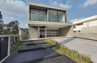 Sobrado alto padrão à venda no condomínio real park em arujá. com 4 suítes, 3 salas, 4 vagas, piscina, tocheiro, área gourmet equipada. confira!