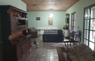 Casa à venda no parque santana em mogi das cruzes. com 3 quartos, 1 suite, 2 salas, 2 banheiros, 3 vagas de garagem, 204m² de construção.