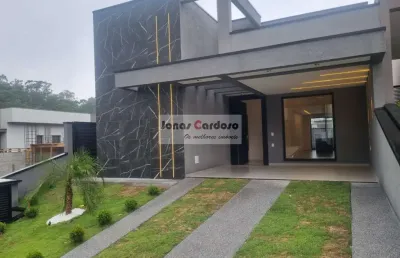 Imperdível casa térrea com piscina no condomínio mosaico essence com 3 quartos sendo 3 suítes, 2 salas, 4 vagas de garagem, 153m².
