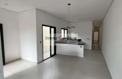 Casa térrea à venda em mogi das cruzes-sp, na vila mogilar, com 2 quartos, 1 sala, 2 banheiros. por 800 mil.