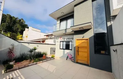 Casa à venda em mogi das cruzes-sp no jardins do paraíso: 3 quartos, 1 suíte, 1 sala, 3 banheiros, 2 vagas de garagem, 123 m². por $ 890 mil.