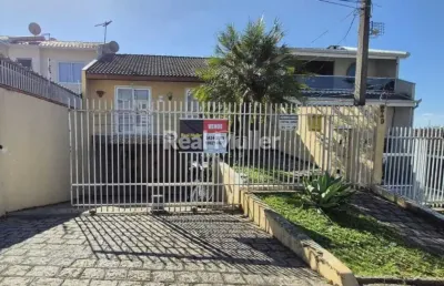Acolhedora casa em 2 pavimentos no bairro alto/atuba - 165 m2 - excelente terreno com 195 m2