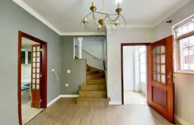 'sobrado geminado, 02 dormitórios, garagem, vila matias, santos'