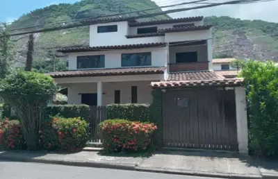 Casa em condomínio fechado com 4 quartos à venda na rua célio fernandes dos santos silva, vargem pequena, rio de janeiro, 200 m2 por r$ 589.000