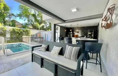 Casa em condomínio fechado com 5 quartos à venda na estrada vereador alceu de carvalho, vargem grande, rio de janeiro, 370 m2 por r$ 3.499.900