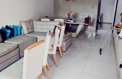 Casa para venda localizada no feira 7 no bairro tomba em feira de santana