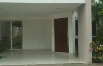 Casa mobiliada para locação no condominio vivendas solares localizado no bairro brasilia em feira de santana