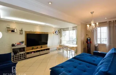 Apartamento com 74m², 2 dormitórios sendo uma suite, sacada e uma vaga.