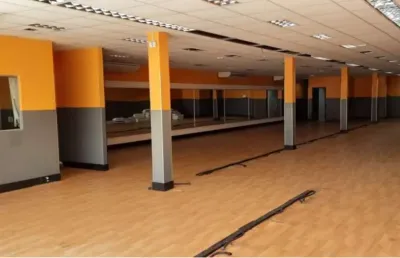 Locação de loja comercial premium no cabula, salvador-ba: 2 salas, 6 banheiros, 35 vagas de garagem, 780m² de área!