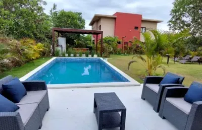 Casa de luxo em condomínio na costa do sauípe: 5 quartos, 5 suítes, 2 salas, 7 banheiros, 6 vagas e 260m² de área.