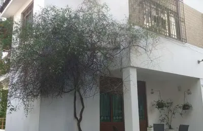 Casa à venda em salvador-ba, jardim apipema: 3 quartos, 1 suíte, 2 salas, 3 banheiros, 5 vagas de garagem, 610m² de área.
