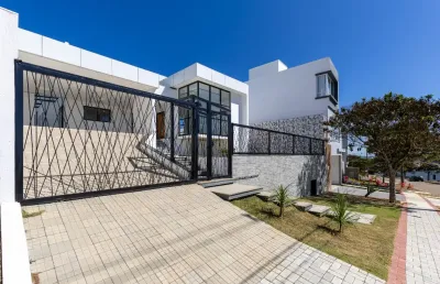 Casa de alto padrão com 4 suítes e piscina, no residencial alvim