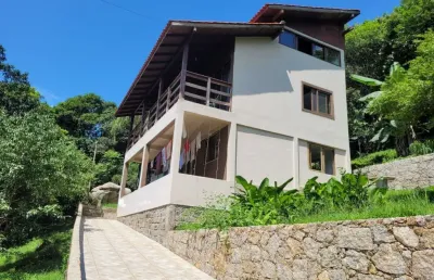 Preço de ocasião, casa linda, segura, tranquila e espaçosa