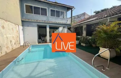 Casa com 4 quartos, suíte, piscina e 4 vagas de garagem  à venda  por 204 m² por r$ 850.000 - piratininga - niterói/rj