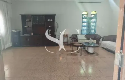 Vende-se casa de 03 dormitórios sendo i suíte no jardim guassu em são vicente - sp