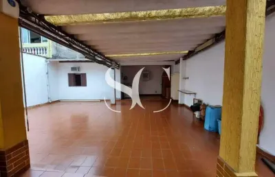Vende-se sobrado de 03 dormitórios sendo 01 suíte no bairro de centro em são vicente