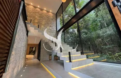 Vende-se casa de alto padrão no condomínio iporanga em guarujá
