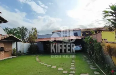 Kiffer imóveis apresenta: casa em itaipuaçu - 4 quartos, 2 suítes, 440m² - próxima à praia!