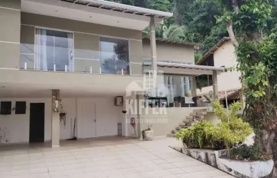 Casa  à venda em condomínio fechado no recanto itaipuacu ( maricá)  247 m², 3 quartos, 2 suítes, suíte master, área gourmet, quintal e 4 vagas de gara