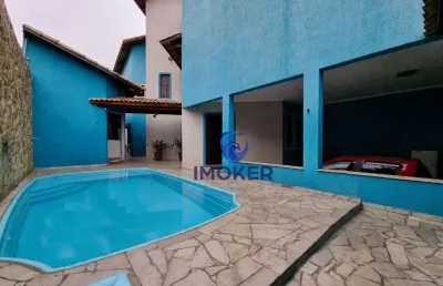 Sobrado em ferraz de vasconcelos/sp; 3 quartos (1 suíte); 2 vagas; piscina; próximo à estação