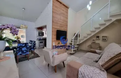 Casa térrea em condomínio fechado; 3 quartos (1 suíte); 3 vagas