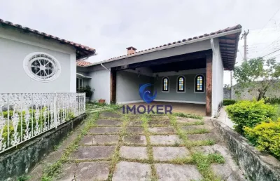 Casa comercial próxima ao centro de poá; diversas salas; área verde