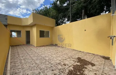 Casa térrea em poá/sp; 3 dormitórios (1 suíte); quintal; 3 vagas.