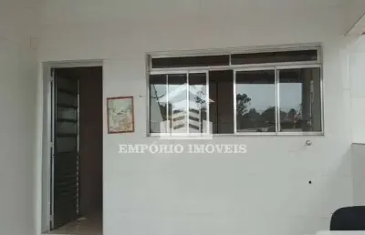 Aluga - se  casa  com três comodos  por  c$1.000,00