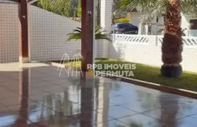 Casa a venda condomínio fechado com  504² | 4 quartos sendo 3 suítes |  piscina e area gourmet .