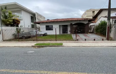 Casa com 3 quartos à venda na Rua Arnaldo Moreira Douat, Floresta, Joinville