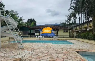 Sobrado em condomínio próximo ao mar com 2 quartos no centro de bertioga-sp: 79,00 m², 1 sala, 2 banheiros, 1 vaga de garagem.