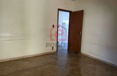 Casa com 3 quartos para alugar na vila são lúcio, botucatu  por r$ 2.800