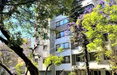 Excelente, amplo e ensolarado apartamento 3 dormitórios sendo 1 suíte, com living 2 ambientes, banheiro social, semimobiliado e com 2 vagas de garagem.