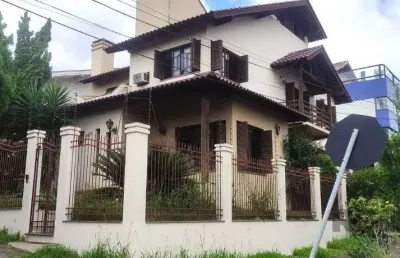 Casa 5 dormitórios 3 suítes, sendo 1 suíte máster, 2 vagas cobertas, no bairro jardim planalto, porto alegre, rs