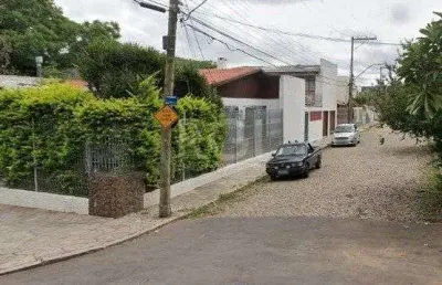 Excelente casa térrea mais um loft construído em edícula anexa, com pátio.