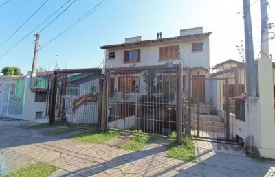 Ampla casa de 175 m² com 3 dormitórios e 3 vagas de garagem