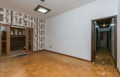 Excelente casa de 150m² com 3 dormitórios e 2 vagas.