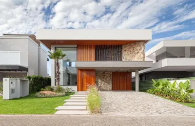 Casa alto padrão em condomínio com toda infra estrutura em torres