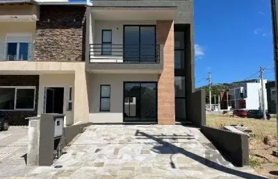 Casa condominio em porto alegre, no bairro campo novo, com 3 dormitório(s), e 3 banheiros, à venda.