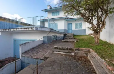 Casa com piscina em localização nobre no bairro tristeza com vista para rio guaíba.