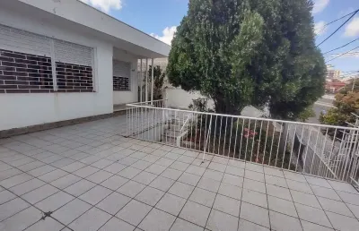 Casa à venda com 3 quartos, 1 vaga e pátio - bairro medianeira
