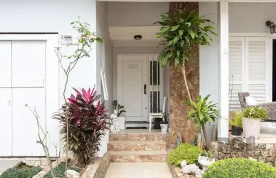 Casa com 3 quartos à venda na Rua Elias Bothome, --, Jardim Itu Sabará, Porto Alegre