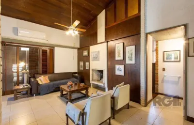 Casa com 3 quartos à venda na Rua Cariri, --, Vila Assunção, Porto Alegre