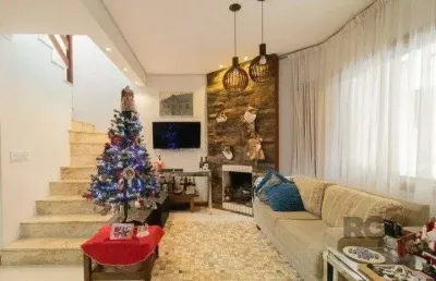 Casa em condomínio na zona sul, 3 quartos, suíte, lareira, churrasqueira, 2 vagas de garagem coberta.