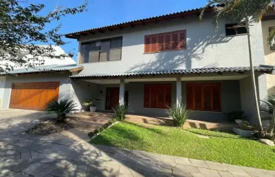 Casa em condomínio com 03 quartos (01 suíte com closet) e 06 vagas no ecoville