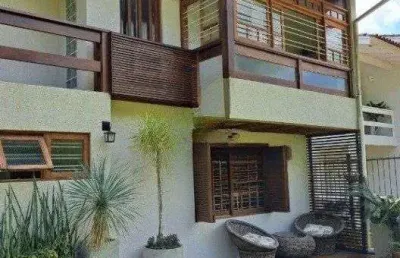 Casa com 3 quartos à venda na Rua Olécio Cavedini, --, Espírito Santo, Porto Alegre