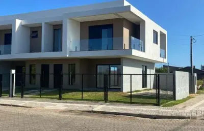 Casa com 03 quartos, sendo 01 suíte na praia da cal