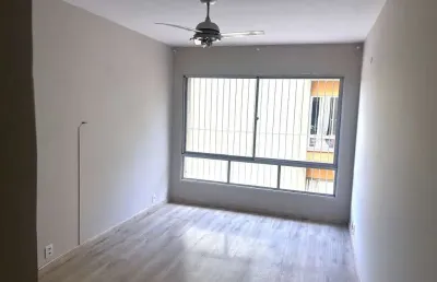 Apartamento no cristal de 2 dormitórios, dependência e vaga